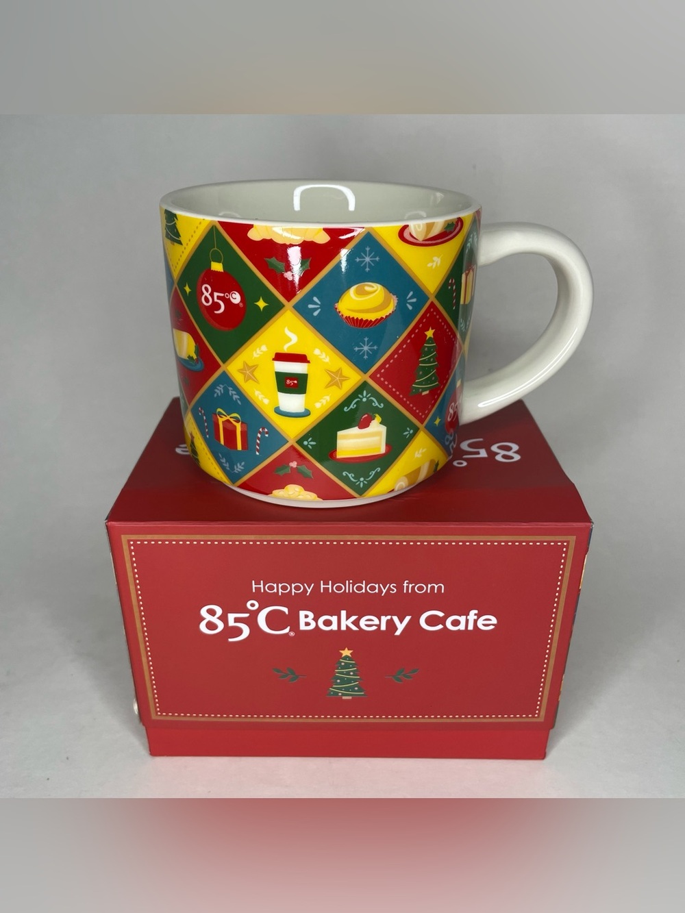 NEW 85°C Degrees Bakery Cafe Holiday Christmas Themed Collector Mug Bake Coffee